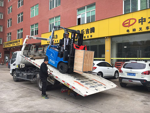 廈門電動(dòng)叉車公司，銷售比亞迪電動(dòng)叉車2.5噸一臺(tái)